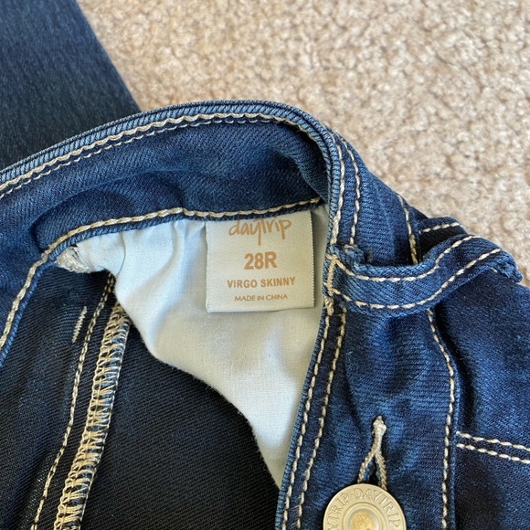 Daytrip Virgo Dark Wash Skinny Jeans - Picture 6 of 7